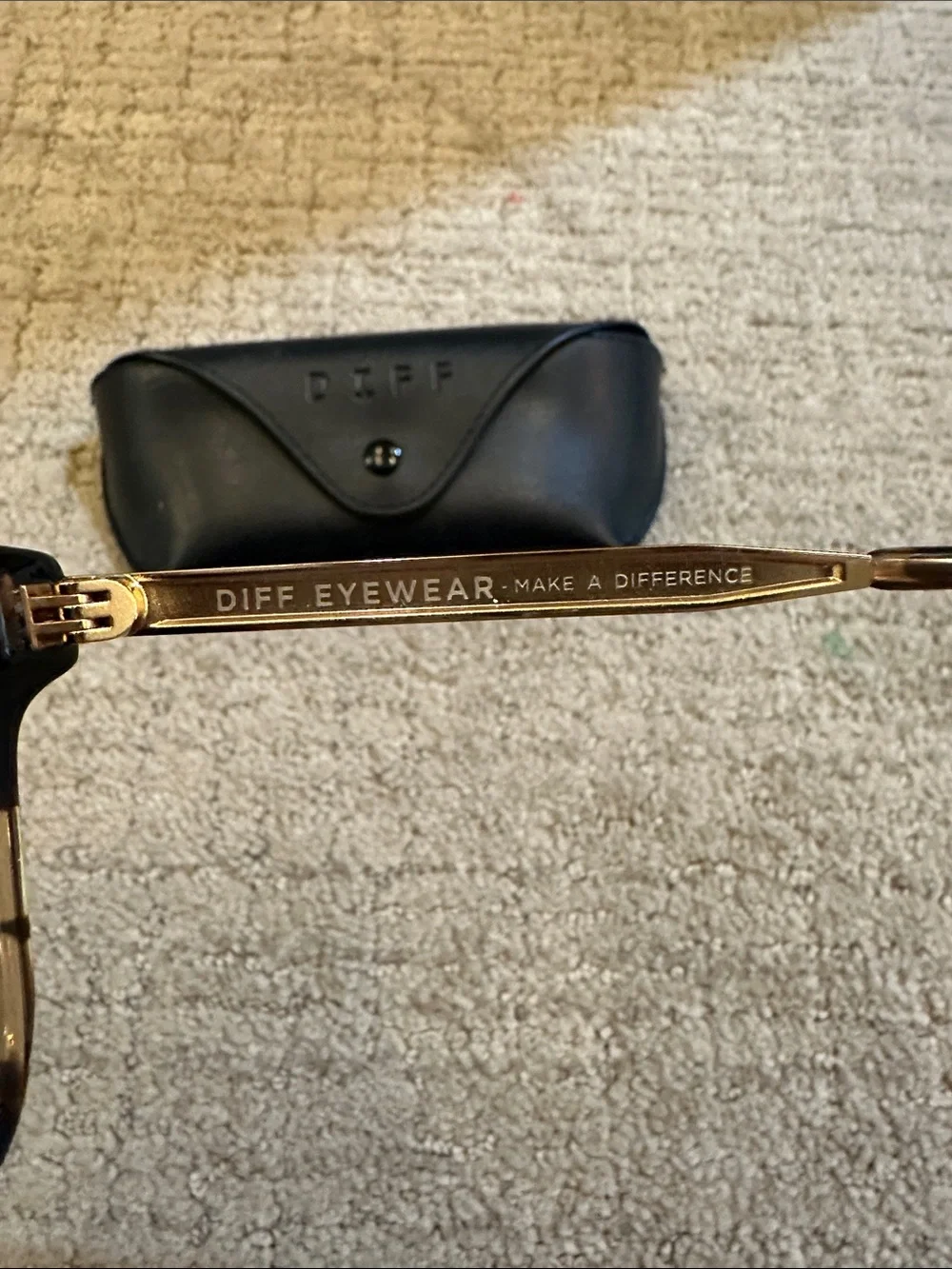 DIFF Bella Tortoiseshell  polarized Sunglasses with Case